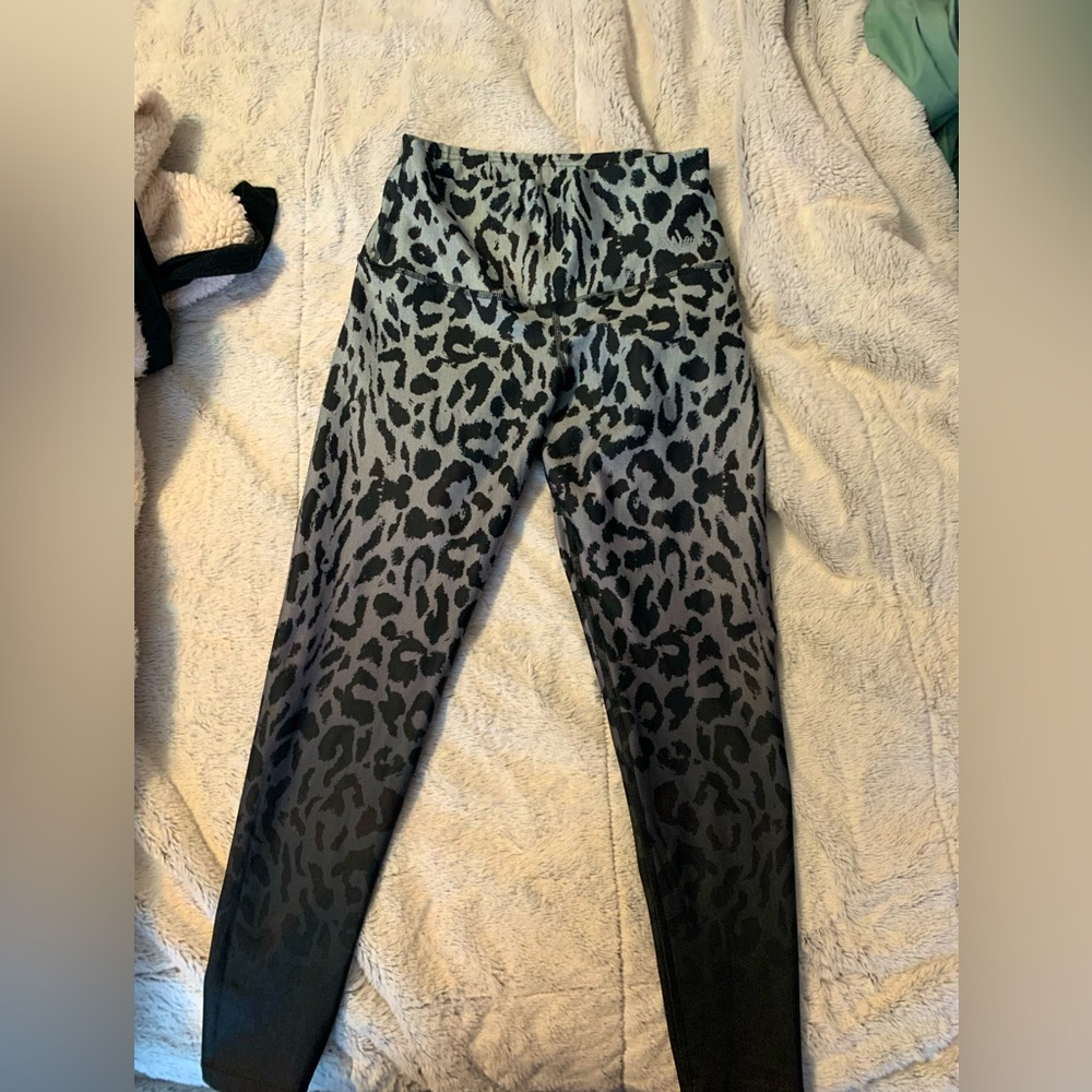 OWFIT leggings 
One size but fit more Small - Large
